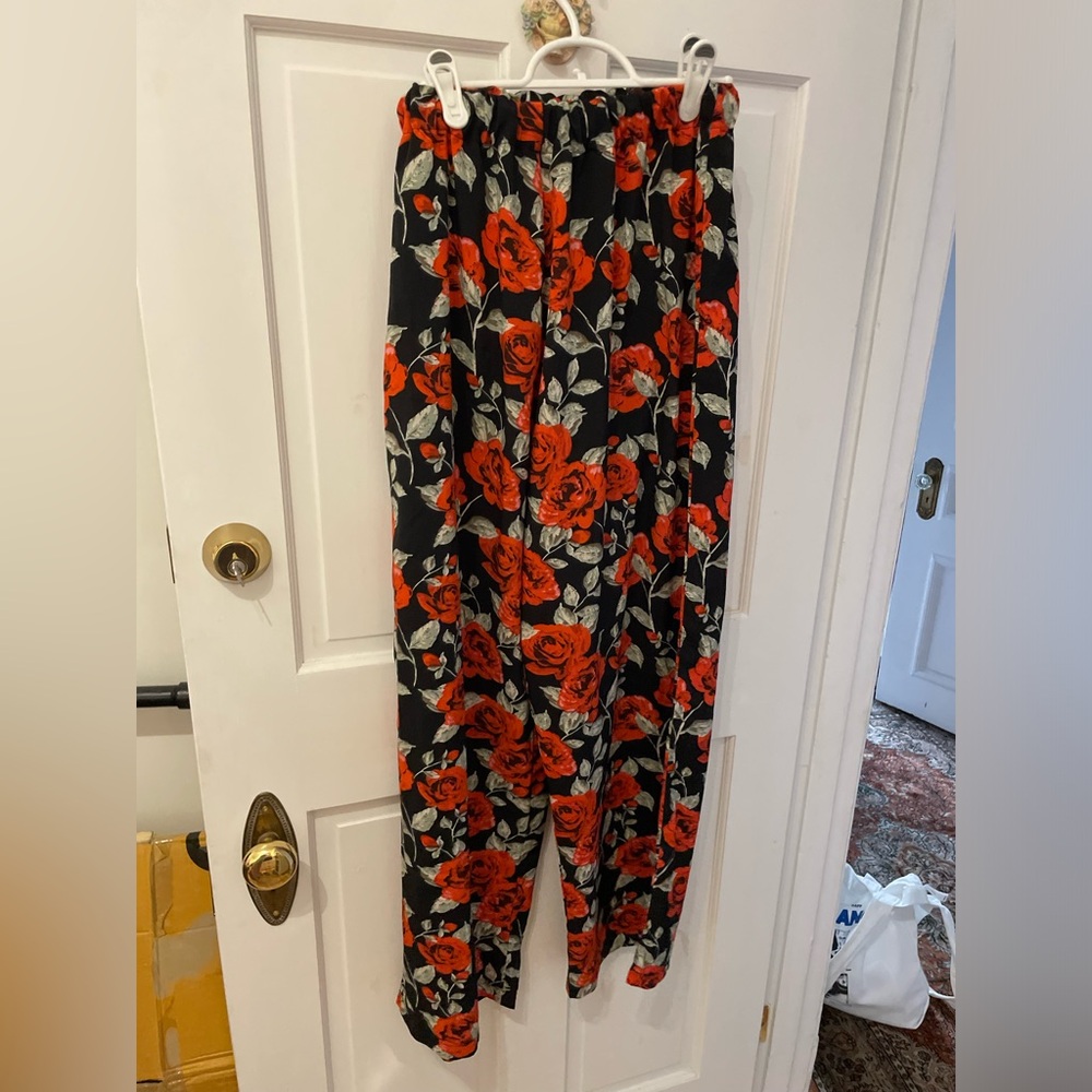 Rose printed pants